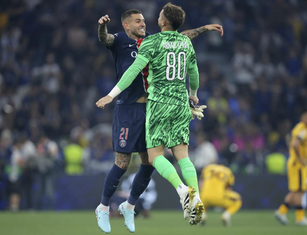 每体：梅西晚饭后去了诺坎普，今晨坐飞机前往国家队报到