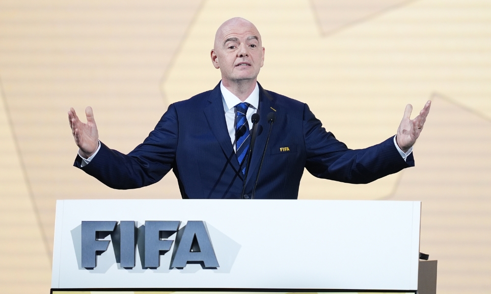 英超曼城与利物浦积分榜争夺白热化