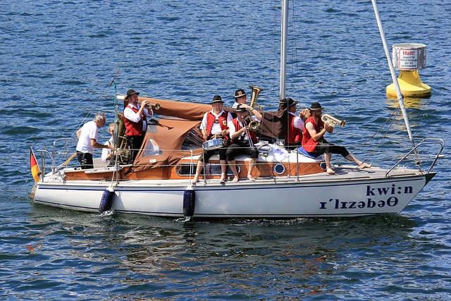 常围绕着他 常围绕着他